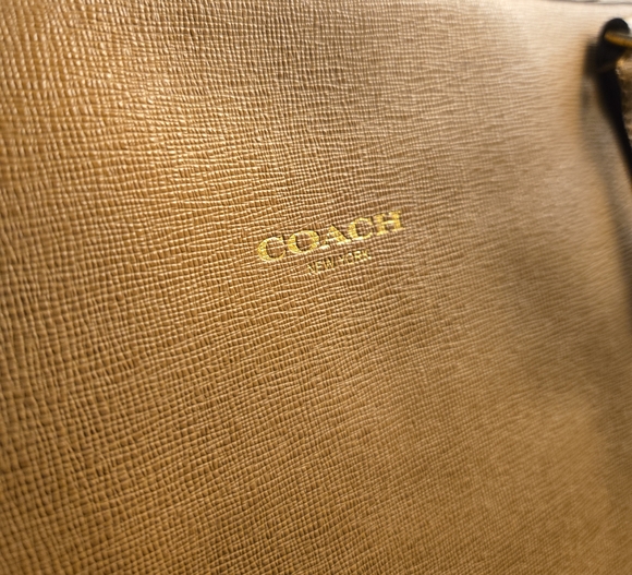 COACH SAFFIANO LEATHER LARGE CITY TOTE BAG IN CAMEL STYLE 23822 - Picture 1 of 16